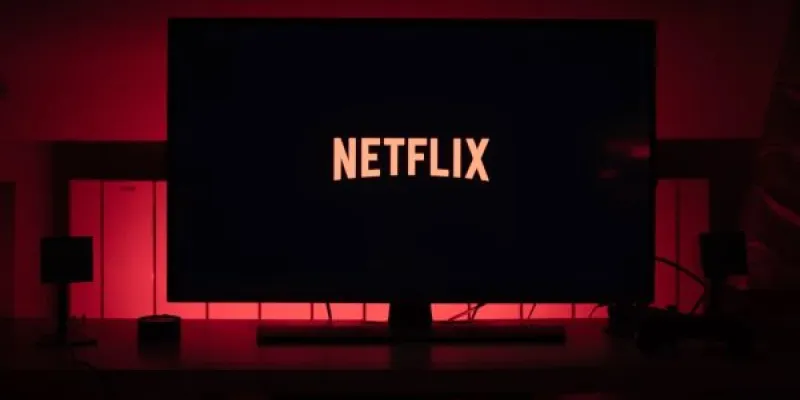 Pantalla de televisión con el logo de Netflix en el centro de la imagen 