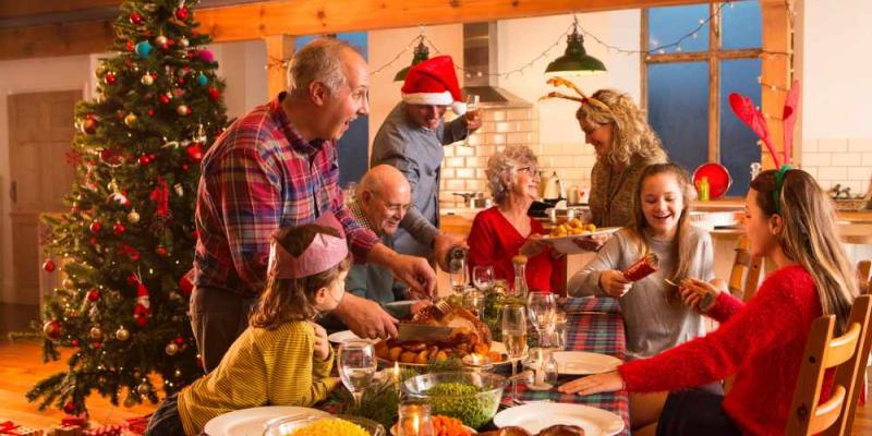 Reunión familiar en Nochebuena / Imagen de Bekia