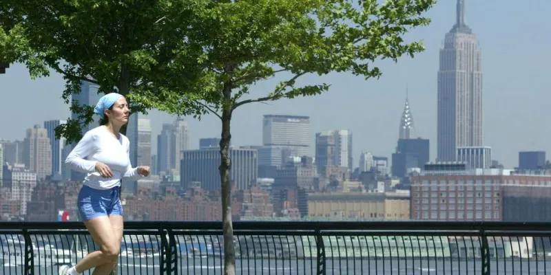 En Nueva York se contagia principalmente la gente que sale a correr y a comprar