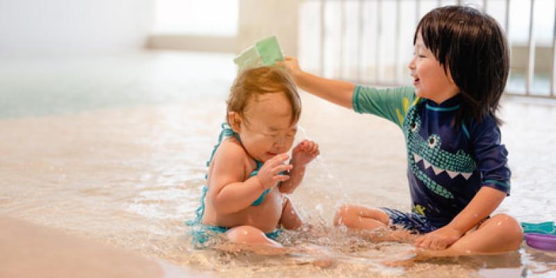 Actividades de piscina para niños con discapacidad