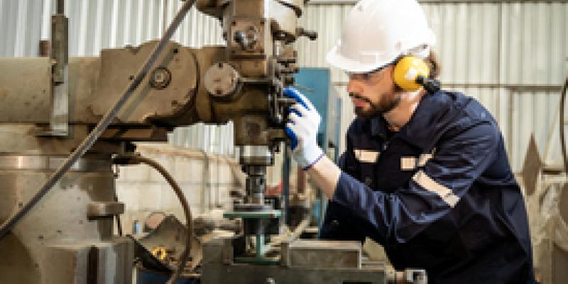 Muchos jóvenes consiguen trabajo tras las prácticas en empresas