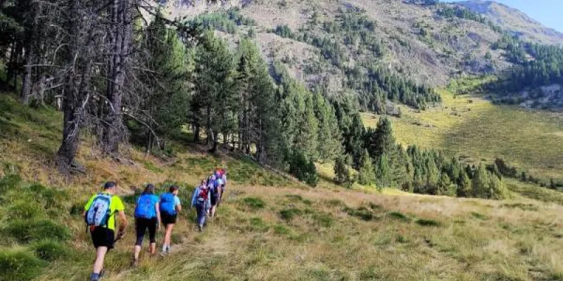 Excursionistas en el valle de Chistau