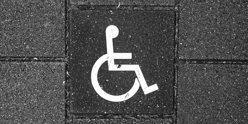 Señalización de una rampa accesible