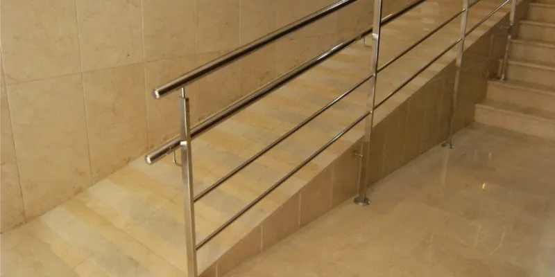 Rampa no accesible en un edificio comunitario de Vigo