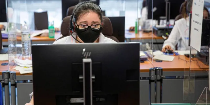 Vista de los trabajadores del grupo multidisciplinar de rastreadores en Logroño (EFE)