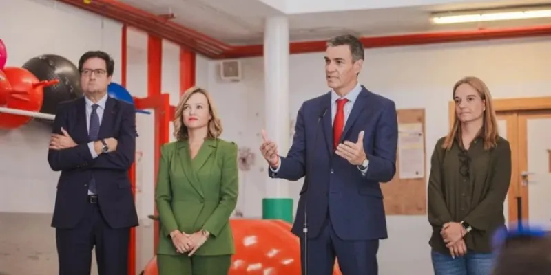 Pedro Sánchez durante su visita a la escuela infantil Casa de los Niños de Getafe