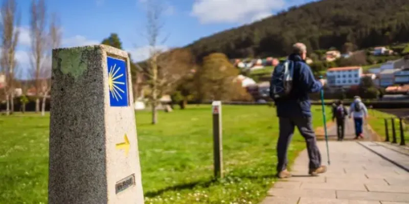 Un peregrino haciendo el Camino de Santiago, en una imagen de archivo.