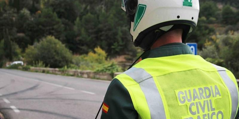 Guardia civil en control en carreteras