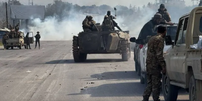 Las nuevas autoridades de Siria extendieron este viernes los toques de queda en las provincias costeras de Latakia y Tartús hasta la mañana del sábado. 