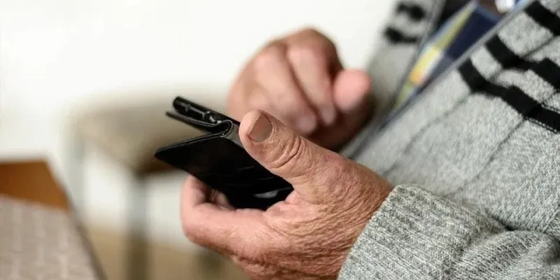 La brecha digital en la tercera edad y la soledad incide en Iberoamérica