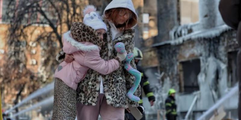Quinto año de guerra en Ucrania, un país devastado