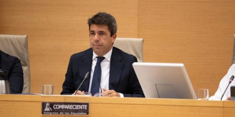 Mazón sentado en el Congreso hablando de la Unidad Valenciana de Emergencias