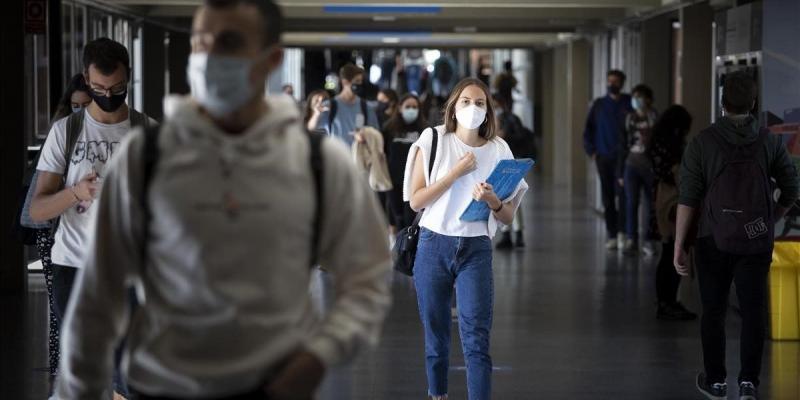 Estudiantes en la la facultad de Ciències Econòmiques i Empresarials de la Universitat de Barcelona (UB). 