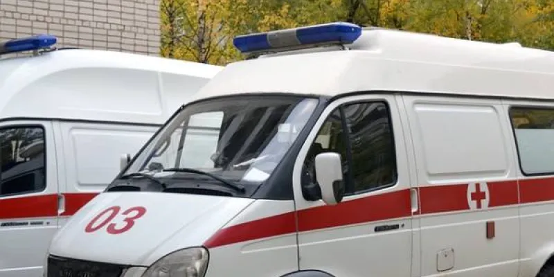 Ambulancia en el parking de Urgencias
