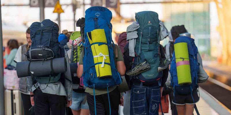 Los jóvenes insisten en viajar a España