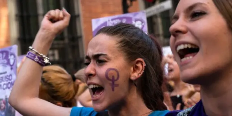 Varias mujeres en una manifestación feminista