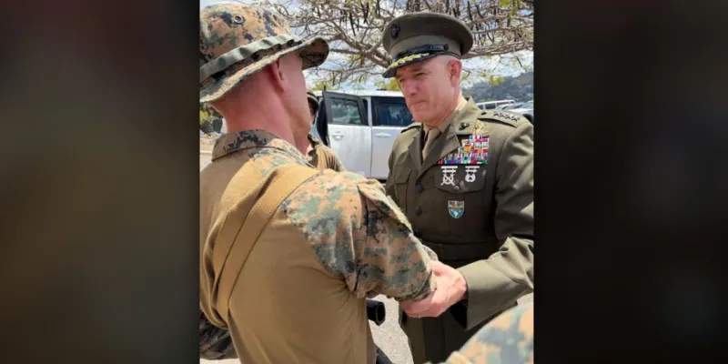 El comandante del Comando Sur de Estados Unidos, el general Francis L. Donovan, visitando Venezuela