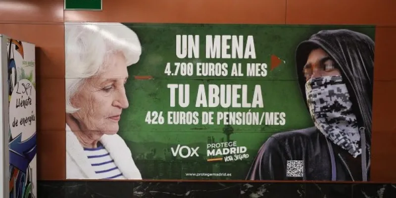 Cartel de Vox sobre los menas
