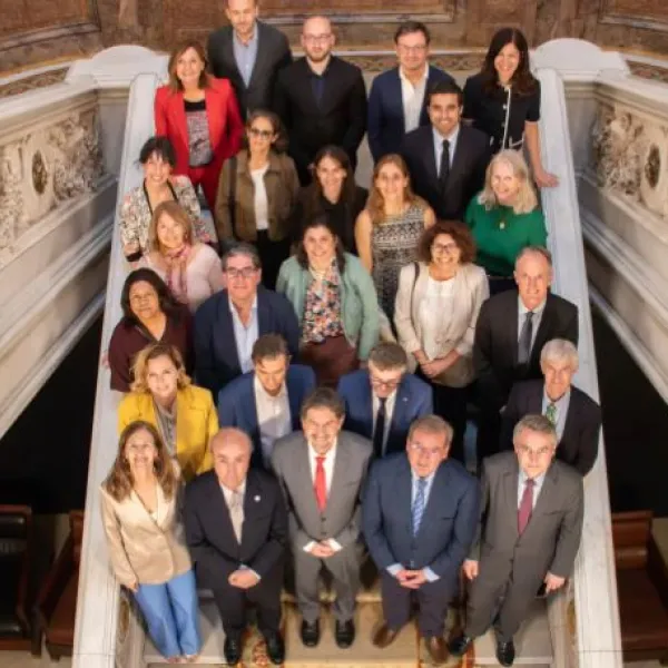 Foto de familia de la presentación de la 'Hoja de Ruta por la Convivencia Democrática y la Educación en Derechos Humanos'.