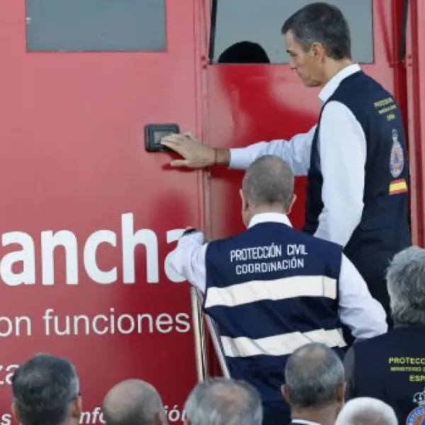 El presidente del Gobierno, Pedro Sánchez, a su llegada al lugar del accidente de dos trenes de alta velocidad
