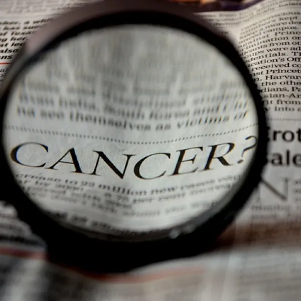 Imagen de Cáncer, Periódico y Palabra. De uso gratuito.