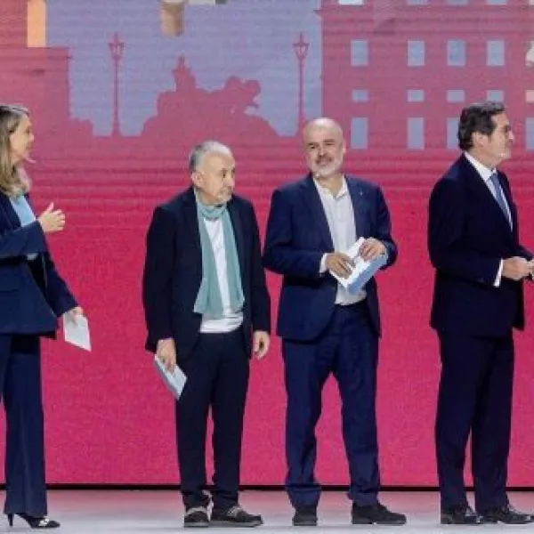 La presidenta de Cepyme, Ángela de Miguel, el secretario de UGT, Pepe Álvarez, el secretario de CCOO, Unai Sordo y el presidente de CEOE, Antonio Garamendi.