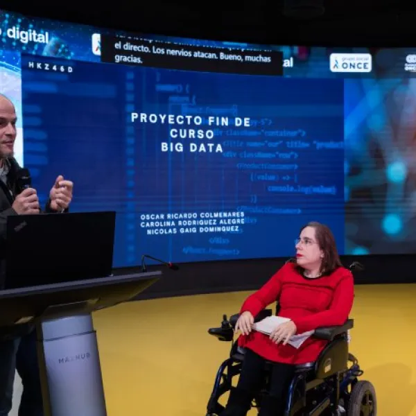 Presentación de un trabajo de fin de curso en Por Talento Digital