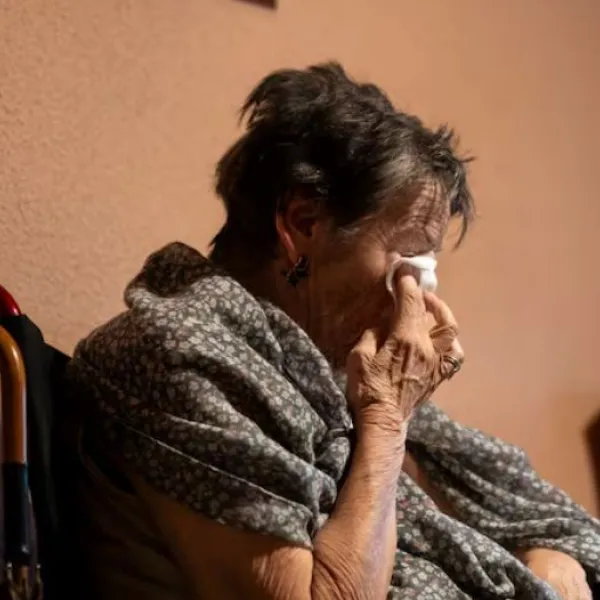 El desahucio de Maricarmen desde el interior de su casa
