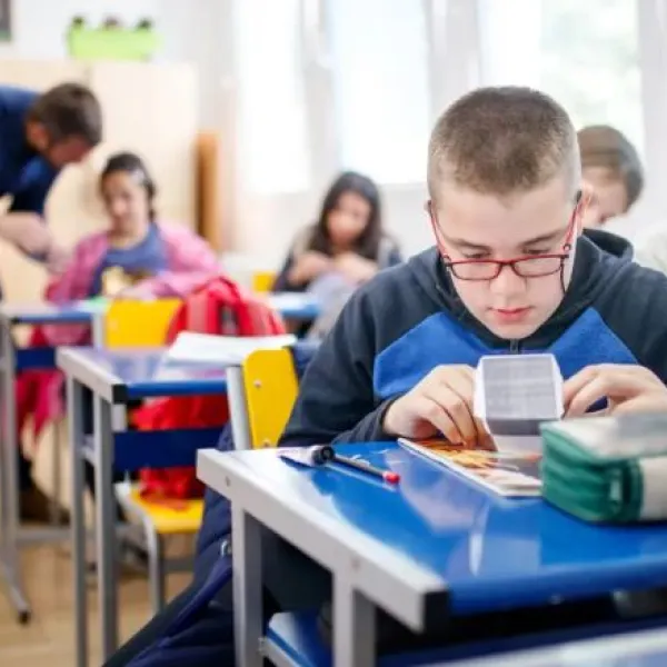 Alumno con autismo en el aula.