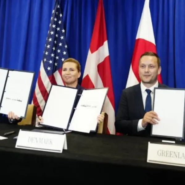 Trump, Frederiksen y Nielsen tras la firma del acuerdo de Groenlandia en la sede de la ONU