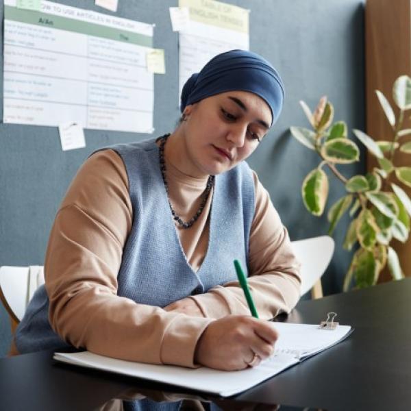 persona con cáncer trabajando