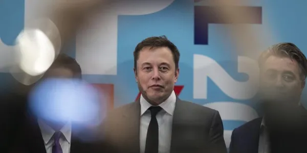 13696396w