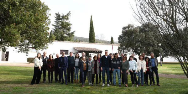 El presidente del Gobierno, Pedro Sánchez, y los ministros, antes de participar en la jornada de trabajo en Quintos de Mora | Foto: La Moncloa