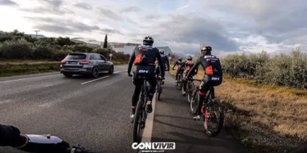 Carlos Coloma pide a los conductores recordar la distancia entre conductor y ciclista
