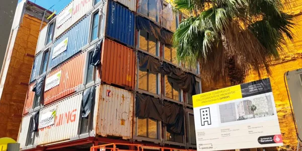 Nuevo edificio de viviendas construidas con contenedores en Barcelona.