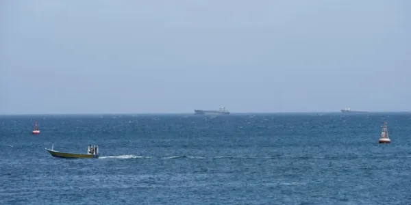 Barcos frente al estrecho de Ormuz