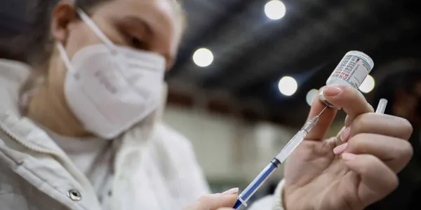 España avanza hacia el 70 % de población vacunada con las dos dosis