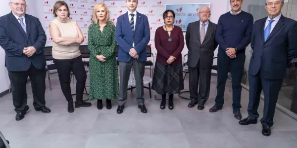 Los responsables de Autismo España posan en Servimedia. Foto: Jorge Villa.