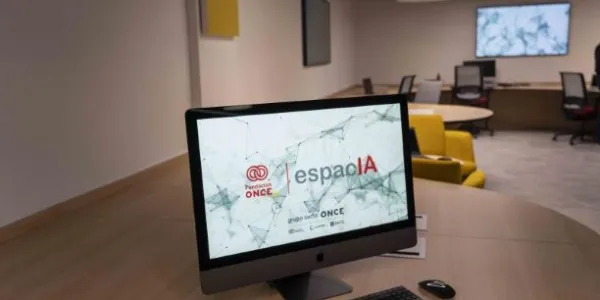 pantalla de ordenador donde se visualiza el logo de Fundación ONCE y de las tres Startups 
