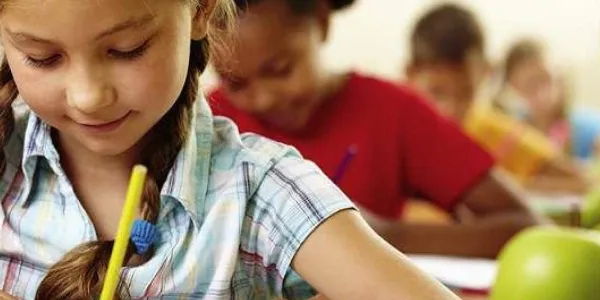 Reducir la pobreza mejora la actividad cerebral en la infancia