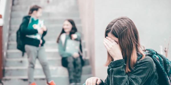 Adolescente muestra preocupación