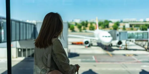 Chica en el aeropuerto