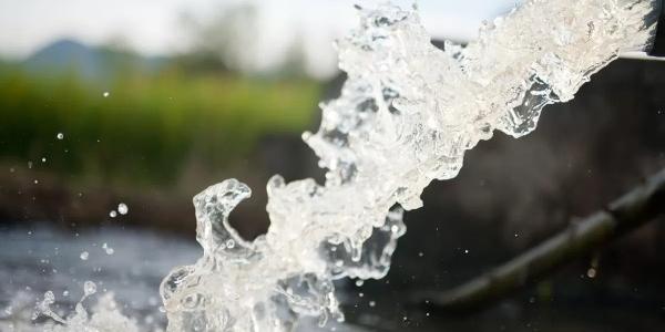 Agua regenerada y desalada, los recursos hídricos alternativos