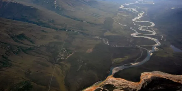 Por qué son naranjas los ríos de Alaska