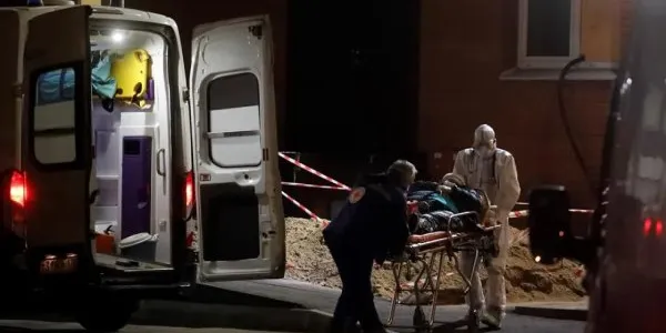 Un paciente es trasladado a un hospital de San Petersburgo, Rusia