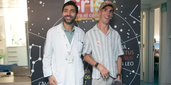 Alex Roca en una visita a la unidad CRIS del Hospital La Paz