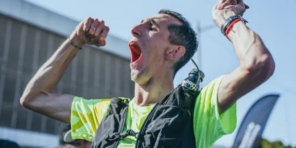 Álex Roca celebrando