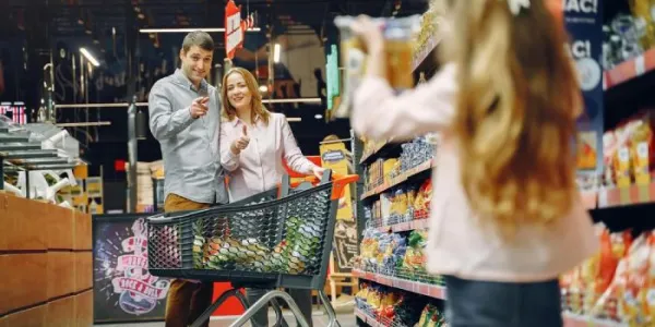 Familia en supermercado