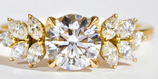 Anillo de compromiso con diamantes de 2 quilates