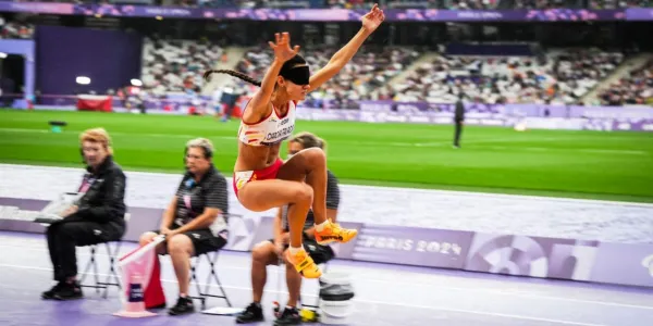 Alba García, saltadora ciega, y un motivo para competir con los ojos tapados